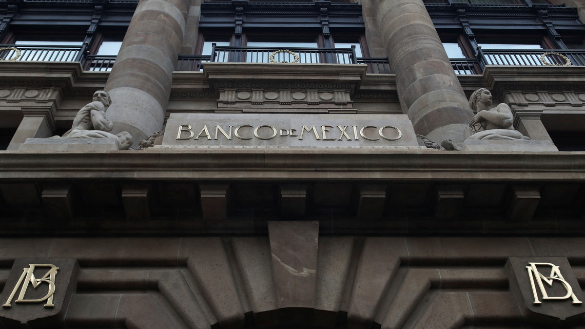 Mexico central bank holds rate at 6.5%, delays inflation target return 