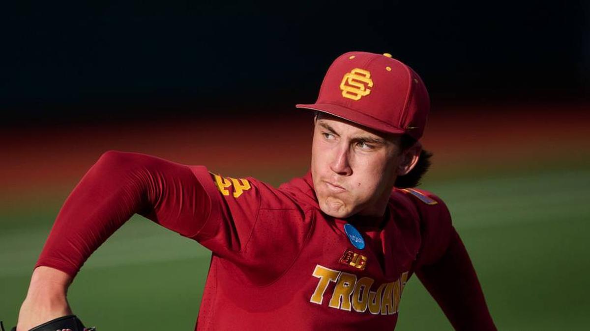  USC pitcher Mason Edwards (30) throws the ball during the fourth inning against Saint Mary's at the NCAA Corvallis Regional at Goss Stadium. Mandatory Credit: Troy Wayrynen-Imagn Images | Troy Wayrynen-Imagn Images 