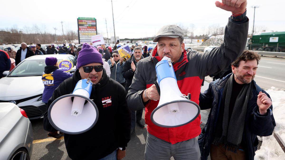 Uber drivers rally to demand their right to unionize on Wednesday, March 1, 2023, in Saugus, Massachusetts. (Nancy Lane/Boston Herald/TNS)