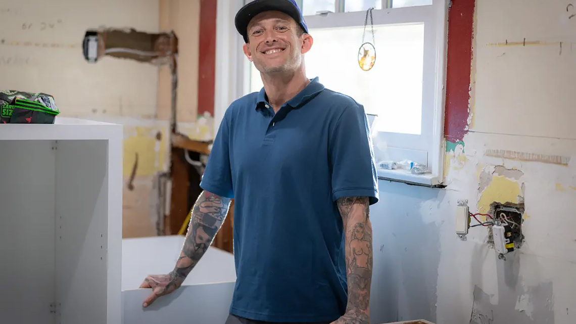 Deaf workers lose thousands in power tools to thieves, have group hug, vow to 'keep going' 