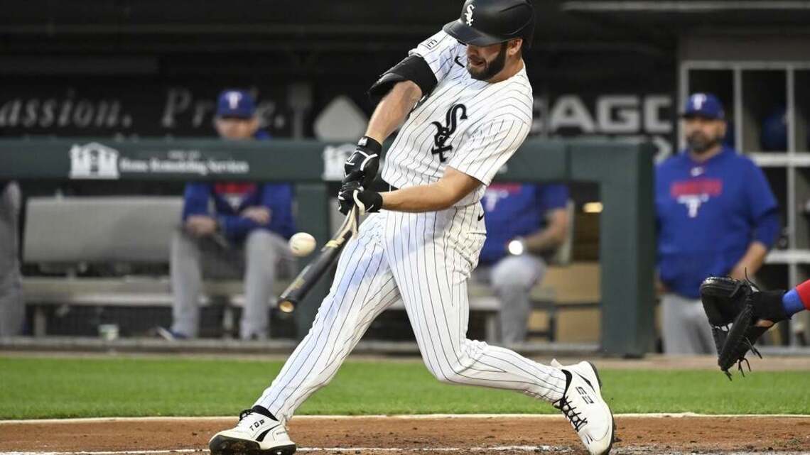 White Sox plate 6 in 1st, hold off Rangers' surge 