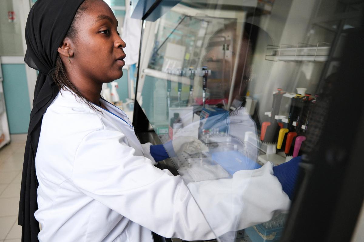 Seynabou Diop works at a station in a laboratory where the hantavirus genome was sequenced from the April 2026 outbreak, at Institut Pasteur in Dakar, Senegal May 19, 2026. REUTERS/Ricci Shryock