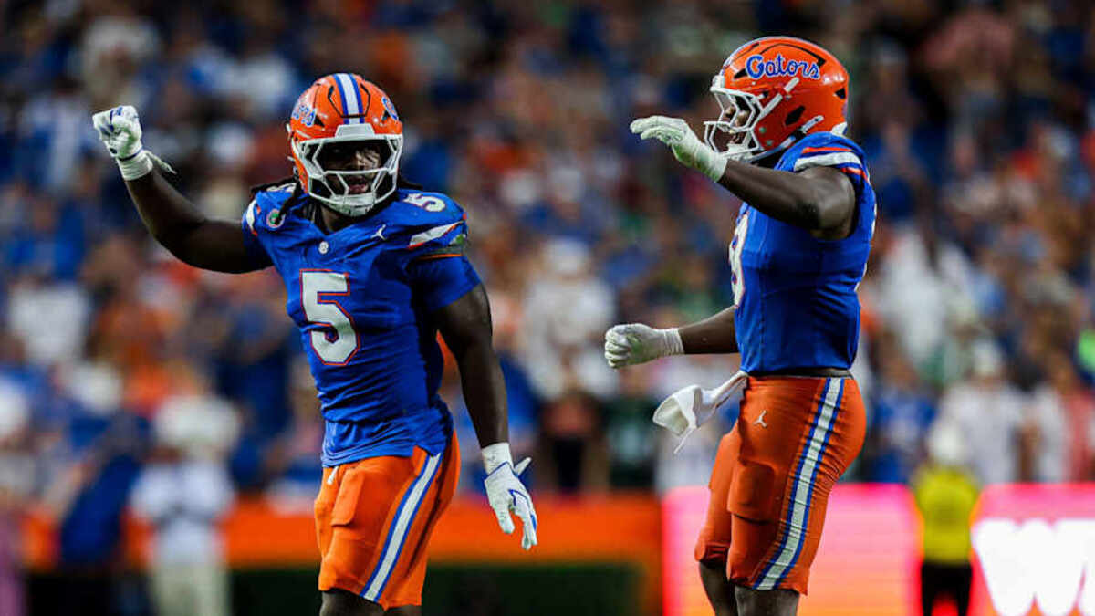  Florida linebackers Myles Graham (5) and Aaron Chiles (8) | Kyle Lander / Florida Gators on SI 