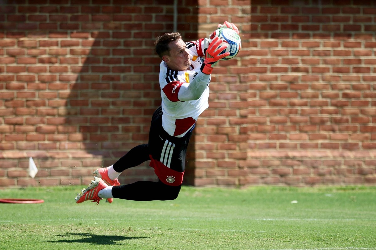  Soccer: National Team, Germany, Training, ahead of the first World Cup match against Curaçao, Manuel Neuer (Germany) catches a ball during training. Photo: Christian Charisius/dpa (Photo by Christian Charisius/picture alliance via Getty Images) Photo by Christian Charisius/picture alliance via Getty Images