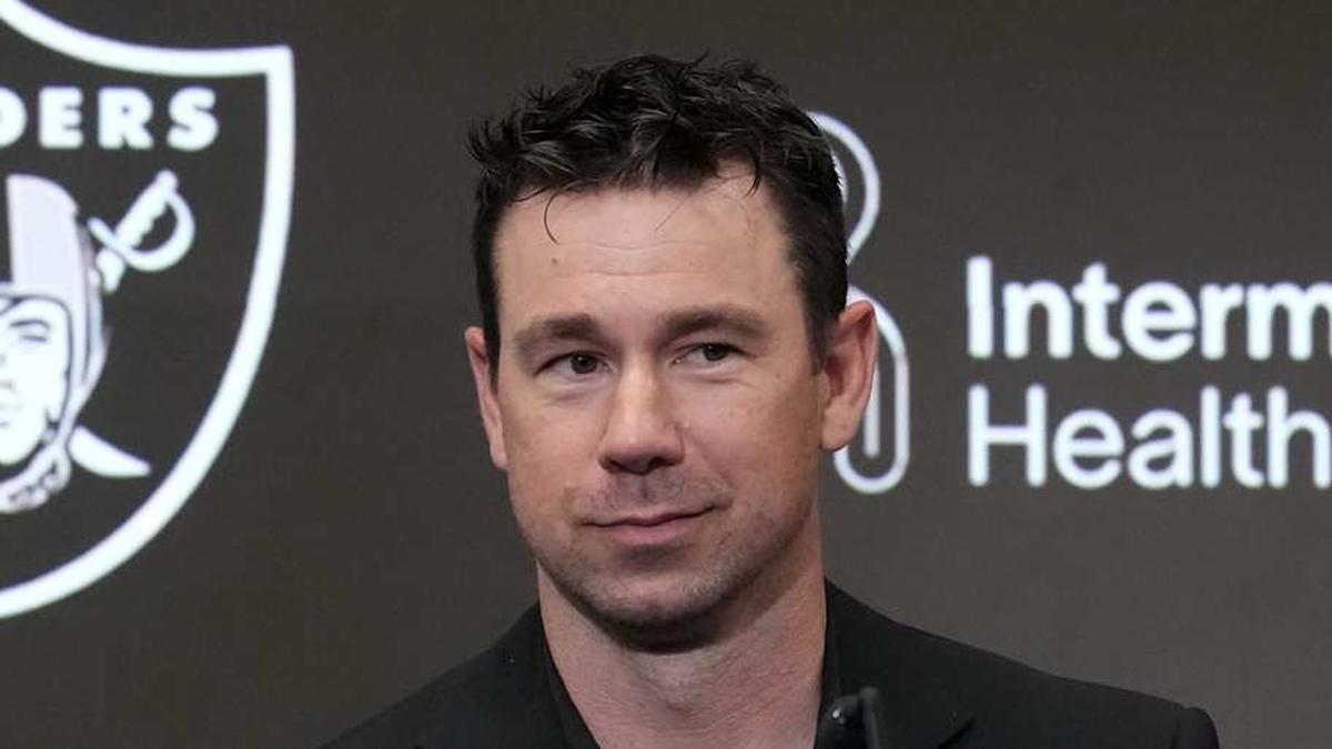  Apr 24, 2026; Henderson, NV, USA; Las Vegas Raiders coach Klint Kubiak at press conference at Intermountain Health Performance Center. Mandatory Credit: Kirby Lee-Imagn Images | Kirby Lee-Imagn Images 