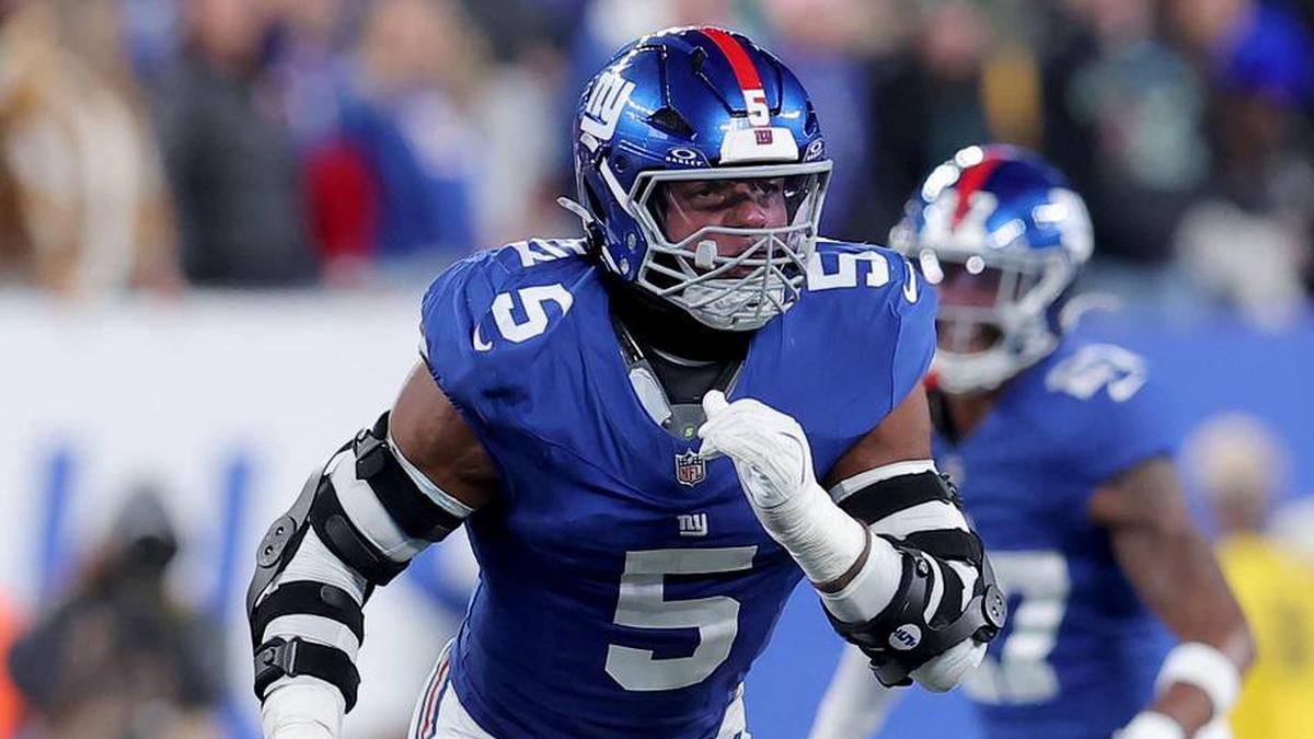  Oct 9, 2025; East Rutherford, New Jersey, USA; New York Giants linebacker Kayvon Thibodeaux (5) in action against the Philadelphia Eagles during the fourth quarter at MetLife Stadium. Mandatory Credit: Brad Penner-Imagn Images | Brad Penner-Imagn Images 