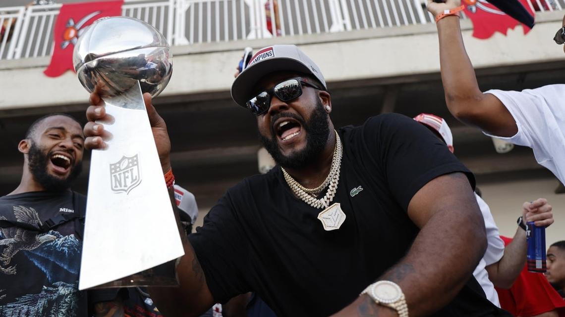 2-time Super Bowl champion OT Donovan Smith announces retirement 