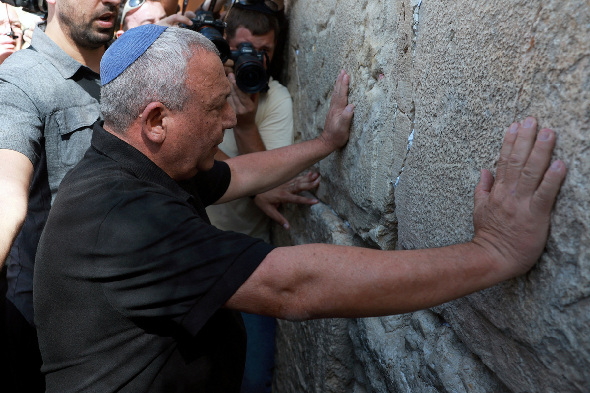 Eisenkot offers hawkish alternative to Netanyahu for Israeli PM ...