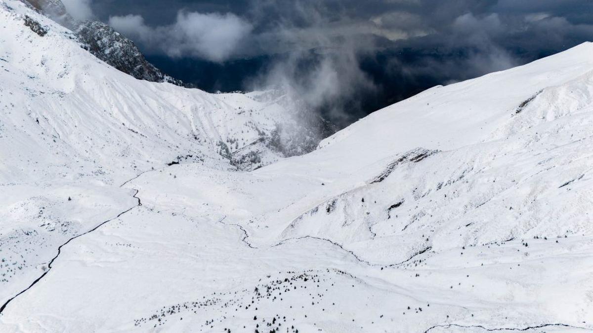  Snow covers Mount Tymfi in Greece. (Konstantis Alexopoulos via SWNS) 