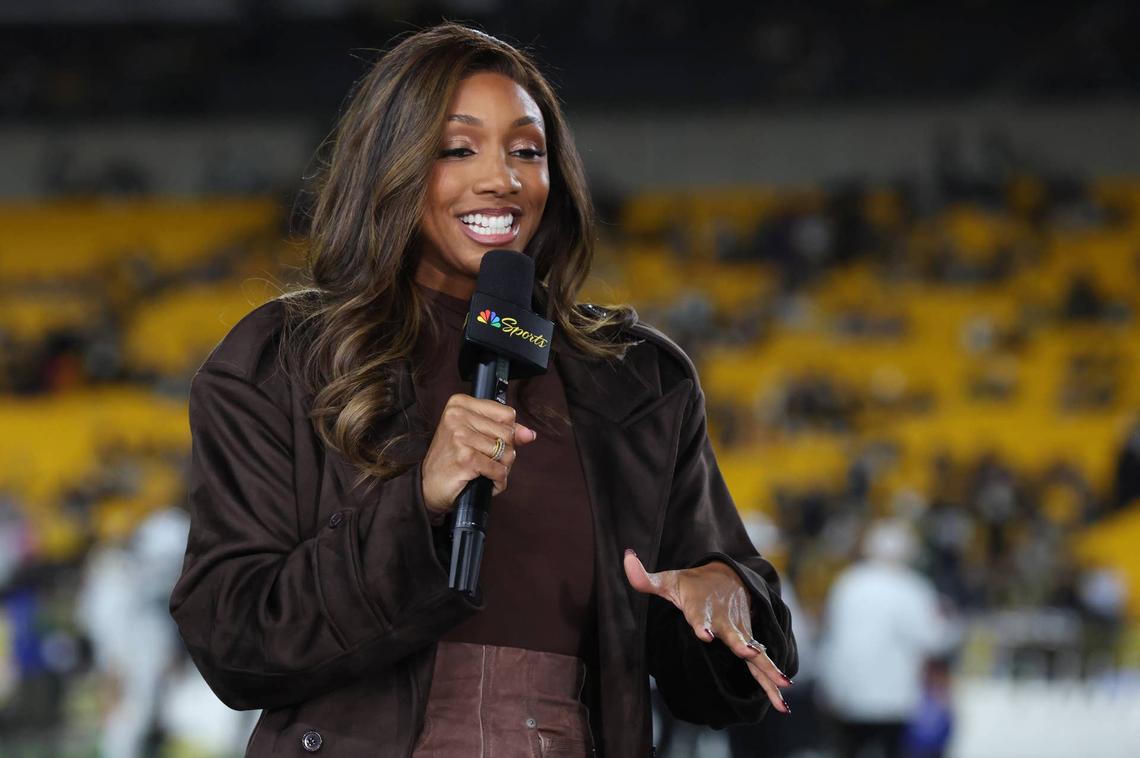  Oct 26, 2025; Pittsburgh, Pennsylvania, USA; Sunday Football Night in America host Maria Taylor delivers the pre-game show before the Pittsburgh Steelers host the Green Bay Packers at Acrisure Stadium. Mandatory Credit: Charles LeClaire-Imagn Images 