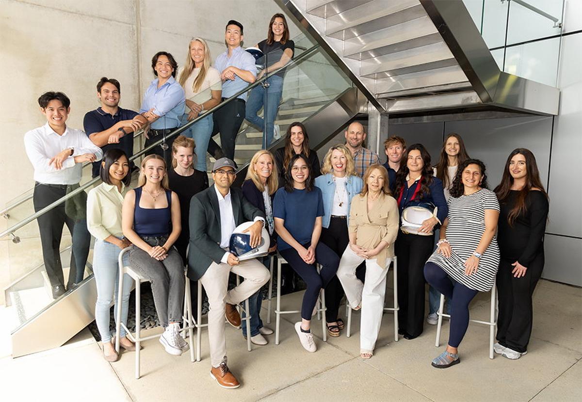  Catriona Jamieson, M.D., Ph.D., with her entire team at the Sanford Stem Cell Institute. (UC San Diego Health Sciences via SWNS) 