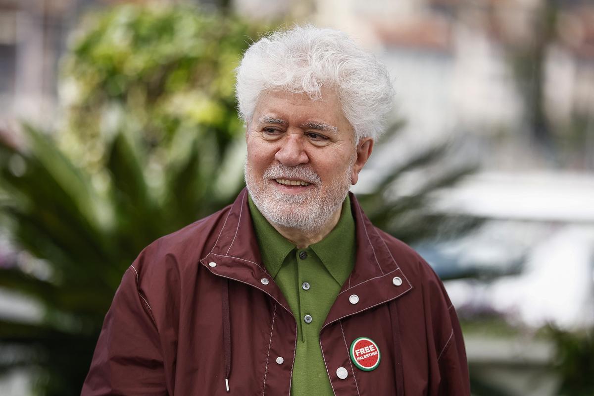 Director Pedro Almodovar wearing a "Free Palestine" pin poses during a photocall for the film "Amarga Navidad" (Bitter Christmas - Autofiction) in competition at the 79th Cannes Film Festival in Cannes, France, May 20, 2026. REUTERS/Sarah Meyssonnier