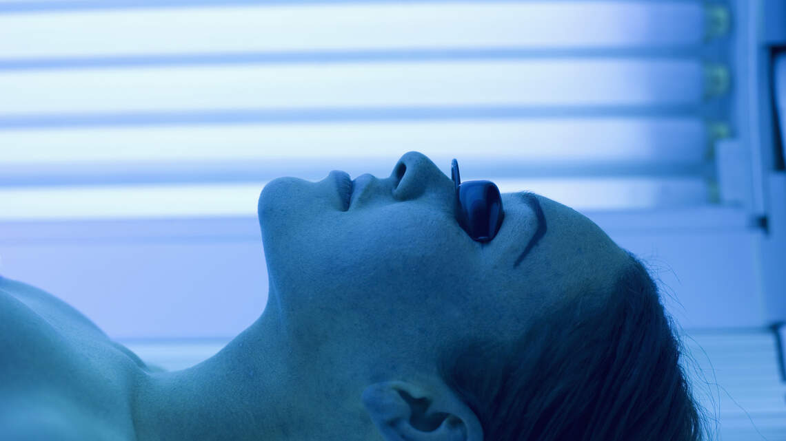 They've Heard the Warnings. Gen Z Is Tanning Anyway.