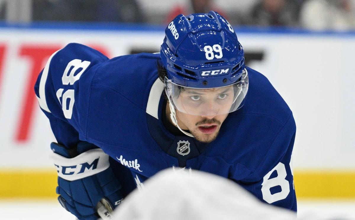  Toronto Maple Leafs forward Nick Robertson (89) prepares for a faceoff. Dan Hamilton-Imagn Images