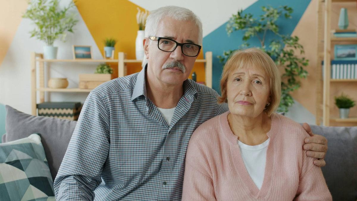  Social Security faces a 2033 trust fund depletion deadline, raising fears of automatic benefit cuts and deepening concerns over privatization proposals. 