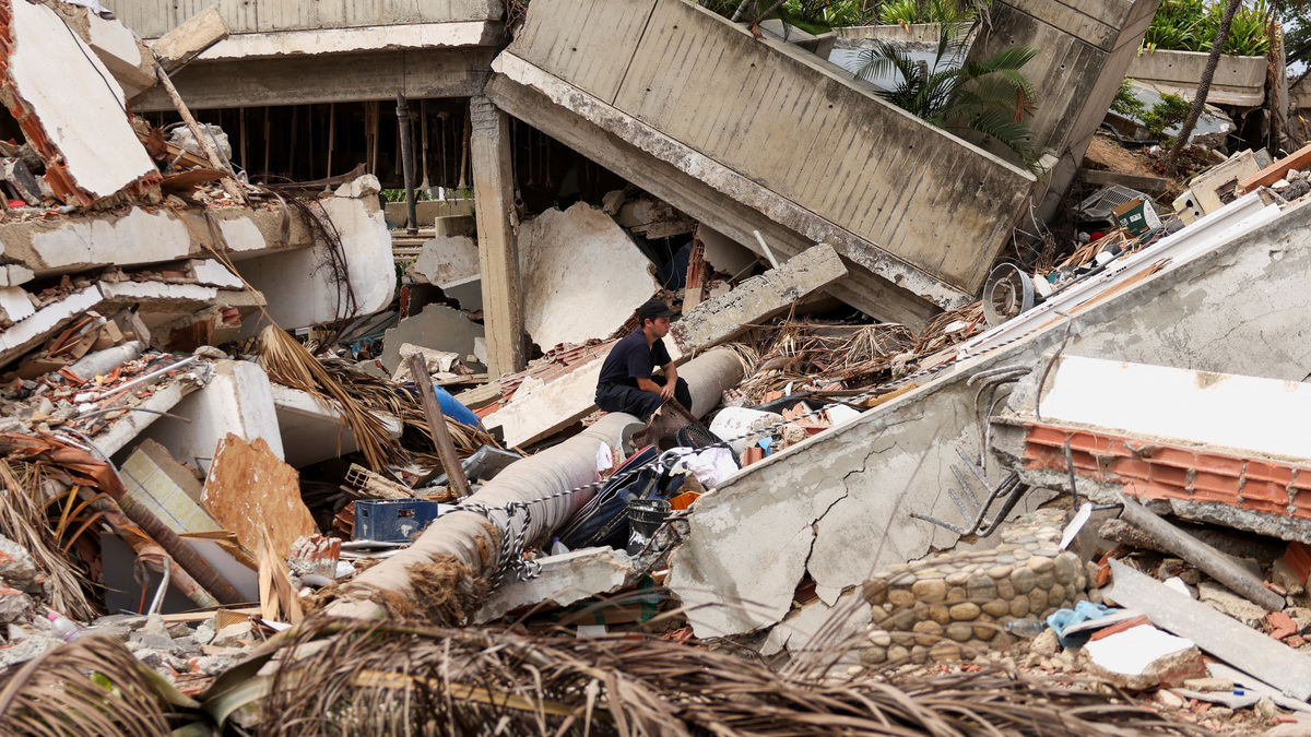 A man pauses while searching for his family members beneath the rubble in the aftermath of the June 24 earthquakes in Los Corales, La Guaira, Venezuela, July 4, 2026. REUTERS/Leonardo Fernandez Viloria