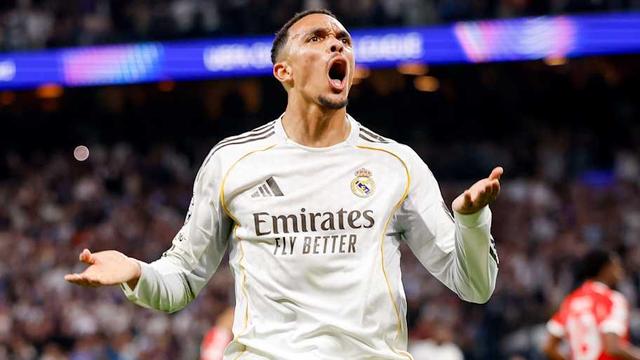  Trent Alexander-Arnold had a mixed night in the first leg. | Manu Reino/DeFodi Images/DeFodi/Getty Images 