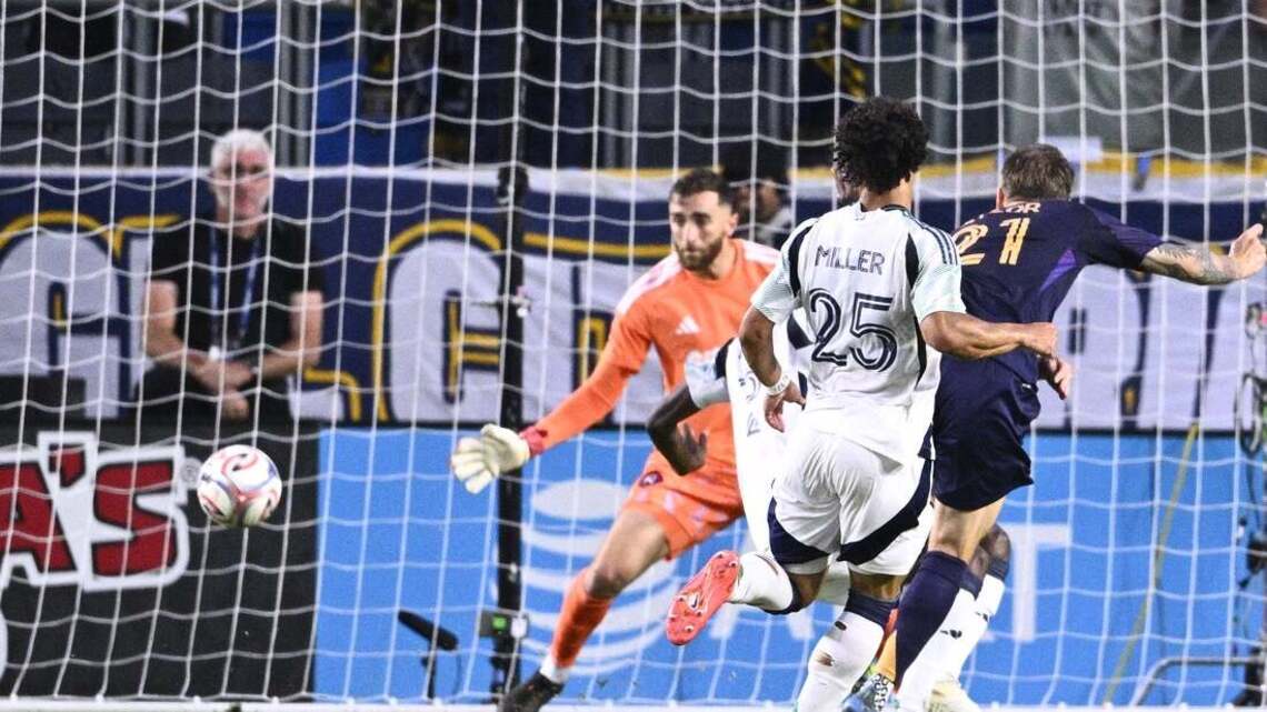 Pushing for the playoffs, Galaxy face tough roadie with Whitecaps 
