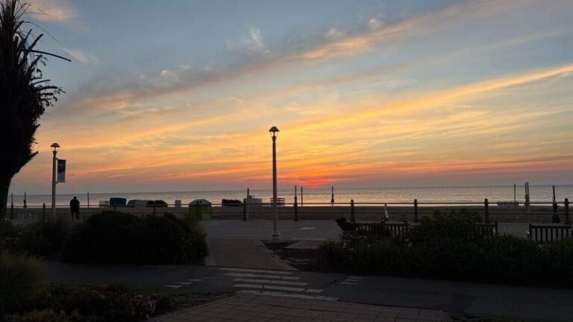 5 Best East Coast Family Beaches (With Where to Stay) 