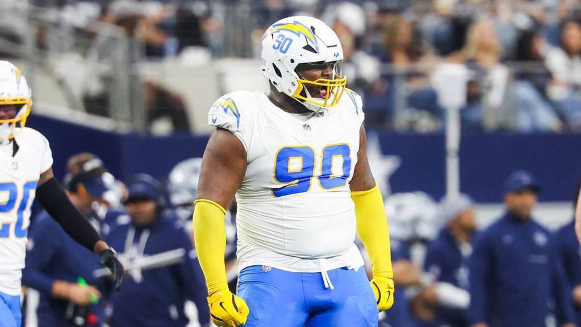 Teair Tart Leads Dominant Defense, Left Guard Battle and More From Saturday Practice