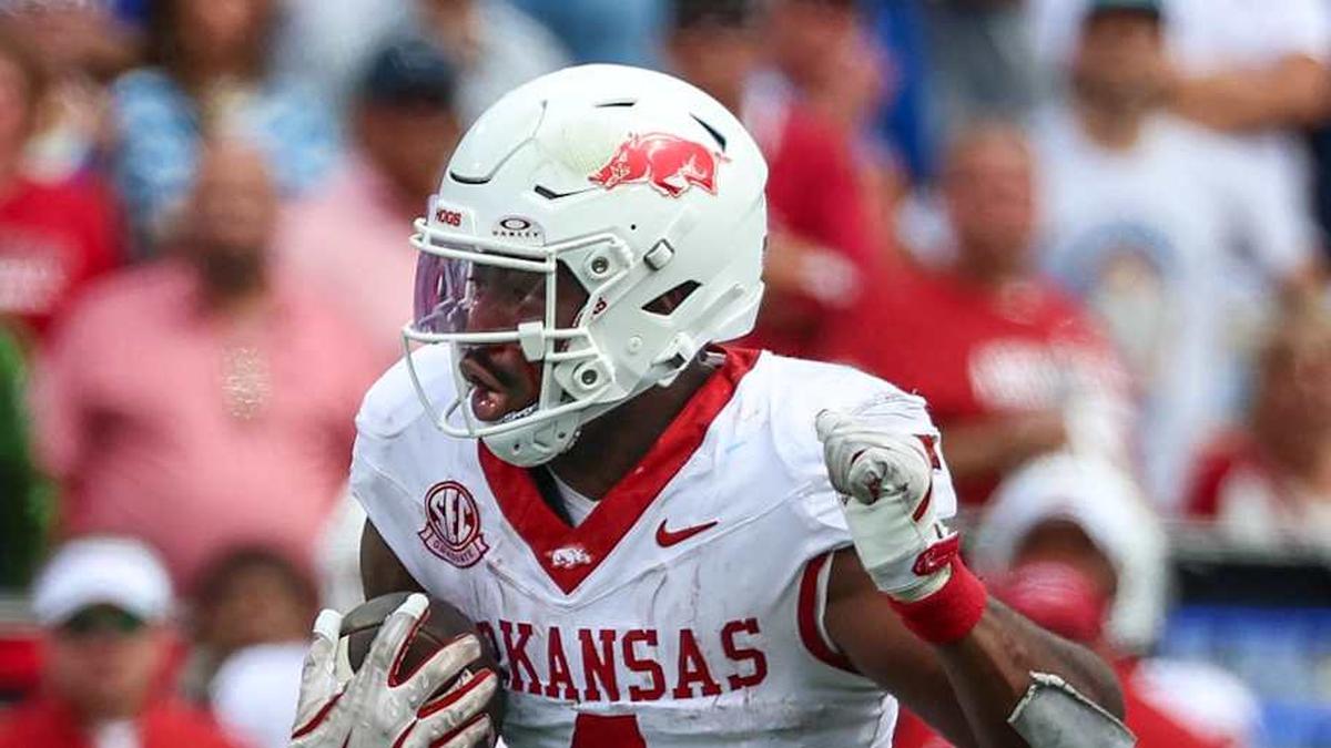  Sep 20, 2025; Memphis, Tennessee, USA; Arkansas Razorbacks running back Mike Washington Jr. (4) runs with the ball against the Memphis Tigers during the second half at Simmons Bank Liberty Stadium. Mandatory Credit: Wesley Hale-Imagn Images | Wesley Hale-Imagn Images 
