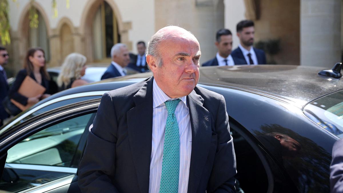 European Central Bank (ECB) Vice-President Luis de Guindos arrives at the Presidential Palace for a meeting with Cyprus President Nikos Christodoulides in Nicosia, Cyprus, October 4, 2023. REUTERS/Yiannis Kourtoglou