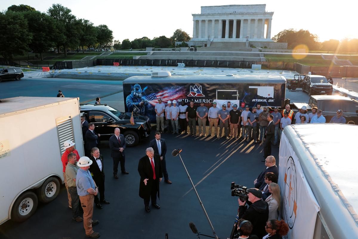 U.S. President Donald Trump speaks to reporters next to Homeland Security Secretary Markwayne Mullin and U.S. Interior Secretary Doug Burgum during a visit to the Lincoln Memorial Reflecting Pool as it undergoes renovations, in Washington, D.C., U.S., May 7, 2026. REUTERS/Kylie Cooper