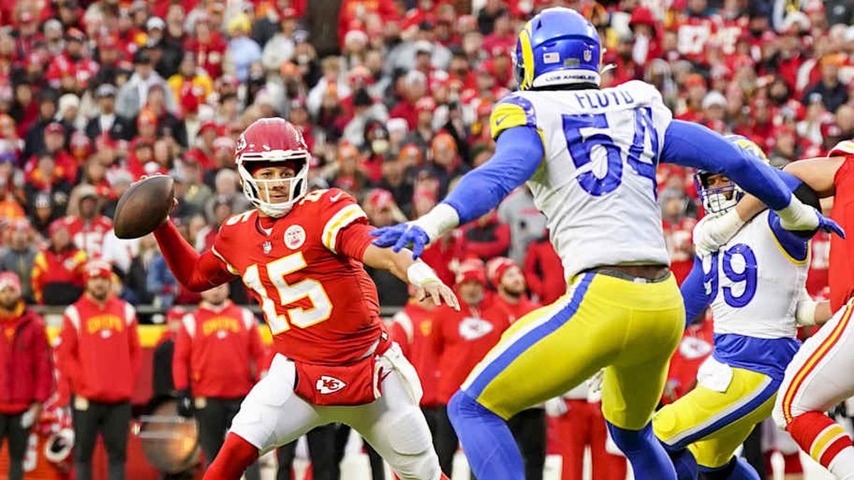  Nov 27, 2022; Kansas City, Missouri, USA; Kansas City Chiefs quarterback Patrick Mahomes (15) throws a pass as Los Angeles Rams linebacker Leonard Floyd (54) defends during the first half at GEHA Field at Arrowhead Stadium. Mandatory Credit: Jay Biggerstaff-Imagn Images | Jay Biggerstaff-Imagn Images 
