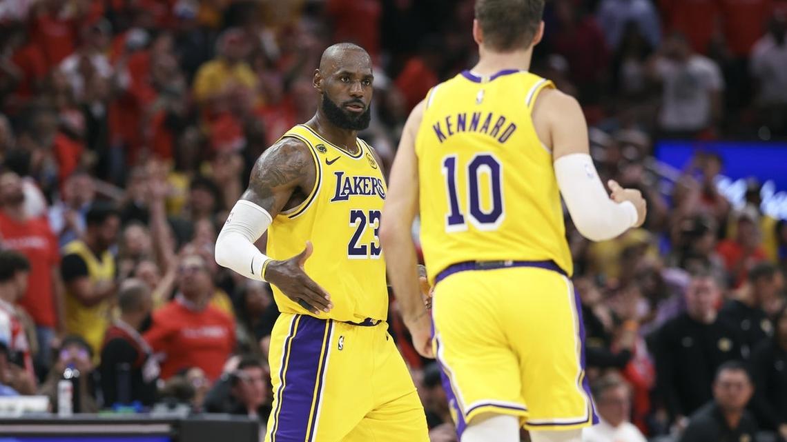Lakers' vets paving way for series sweep over Rockets 