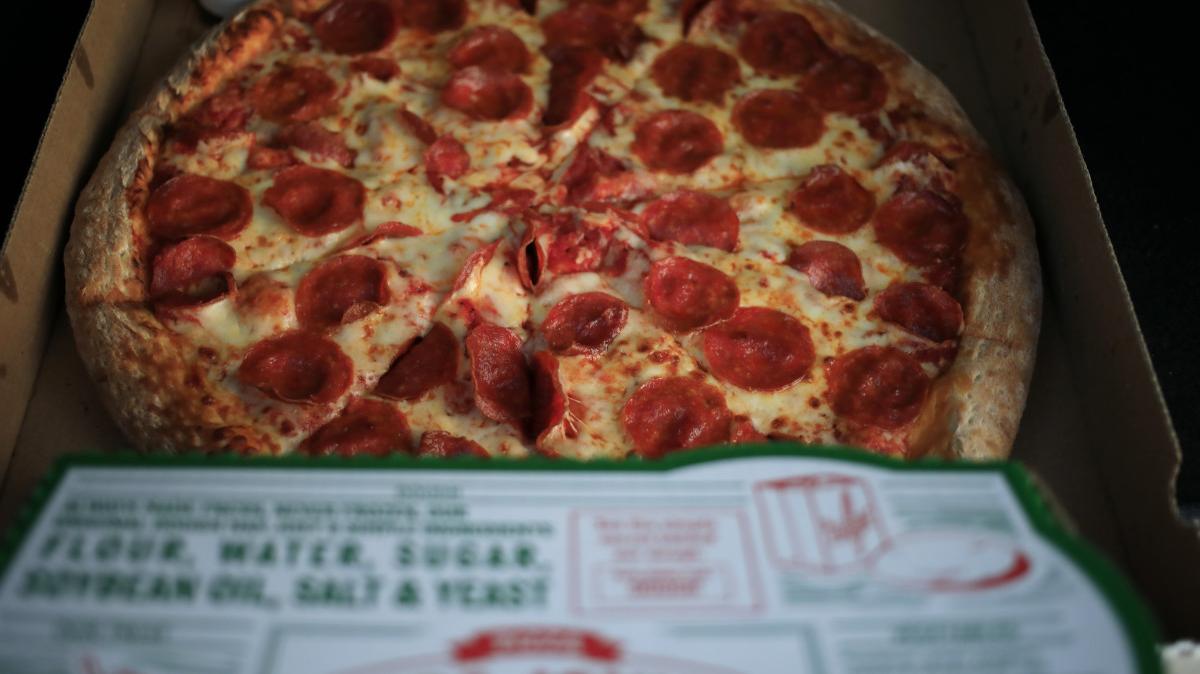 Four Tri-Cities Papa Johns Pizza locations will give away free pizza slices.