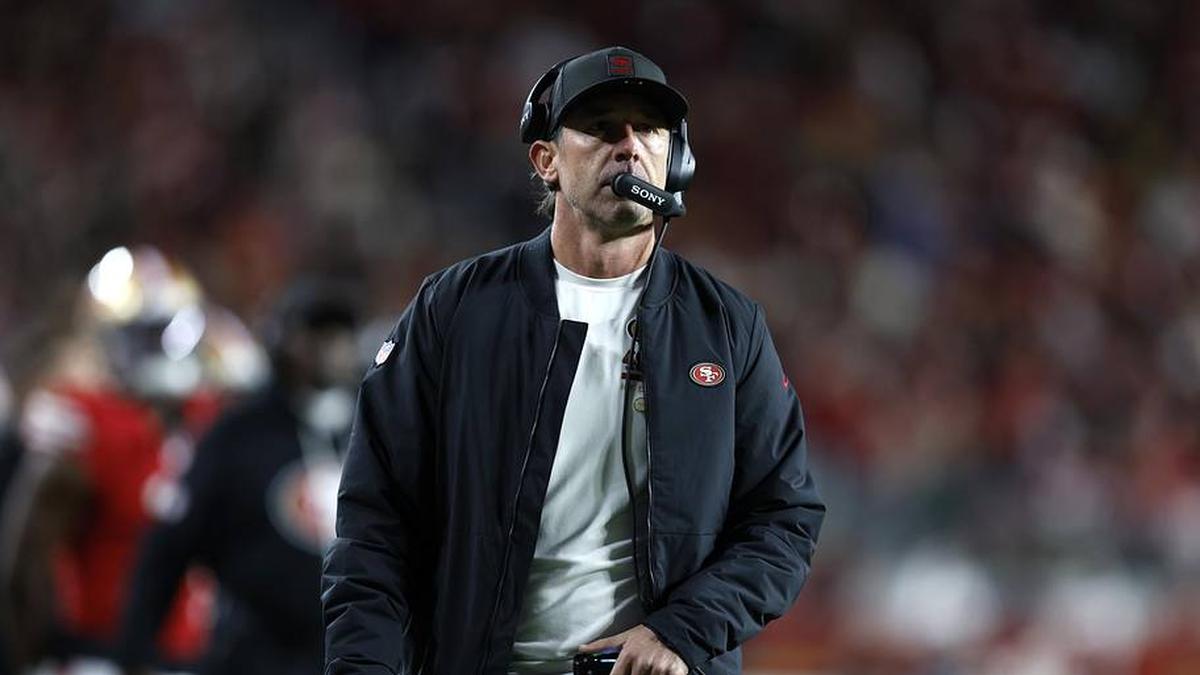  Dec 28, 2025; Santa Clara, California, USA; San Francisco 49ers head coach Kyle Shanahan looks on in the first half against the Chicago Bears at Levi's Stadium. Mandatory Credit: Sergio Estrada-Imagn Images | Sergio Estrada-Imagn Images 