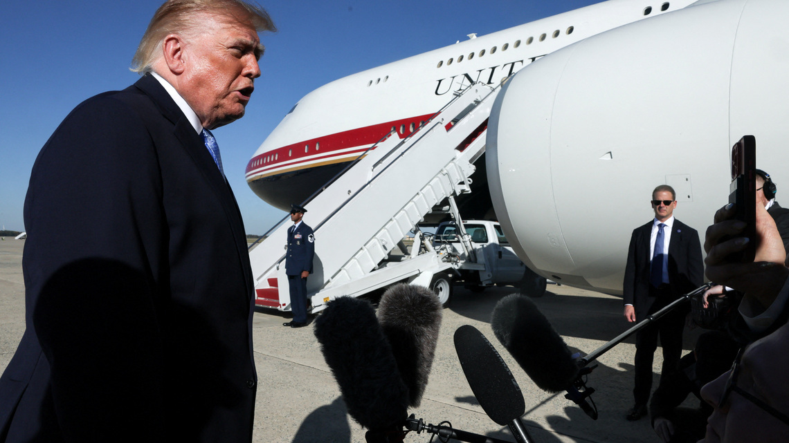 Trump, ignoring polls, predicts economy to help Republicans in midterms 