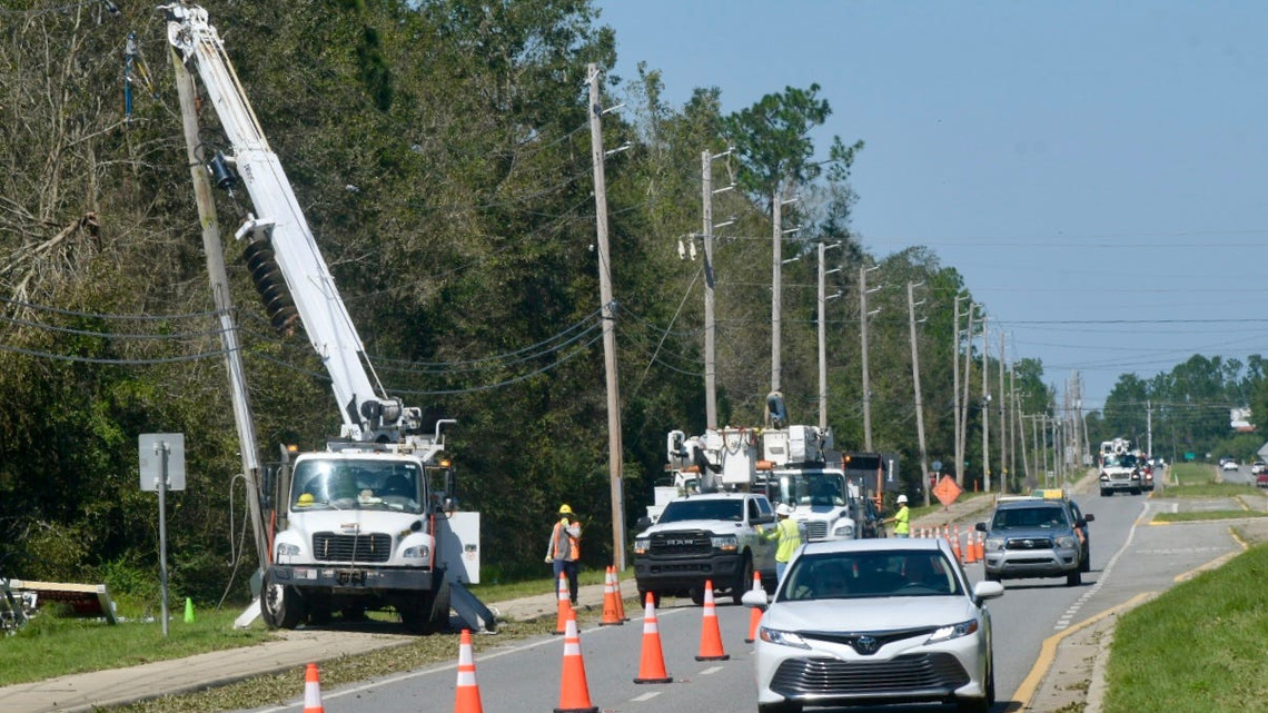About 10,000 without power in area as FPL starts showing live outages 