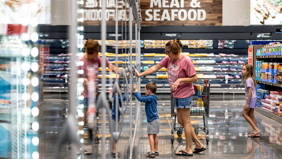 As Consumers Pare Spending, Grocery Stores Race to Cut Prices
