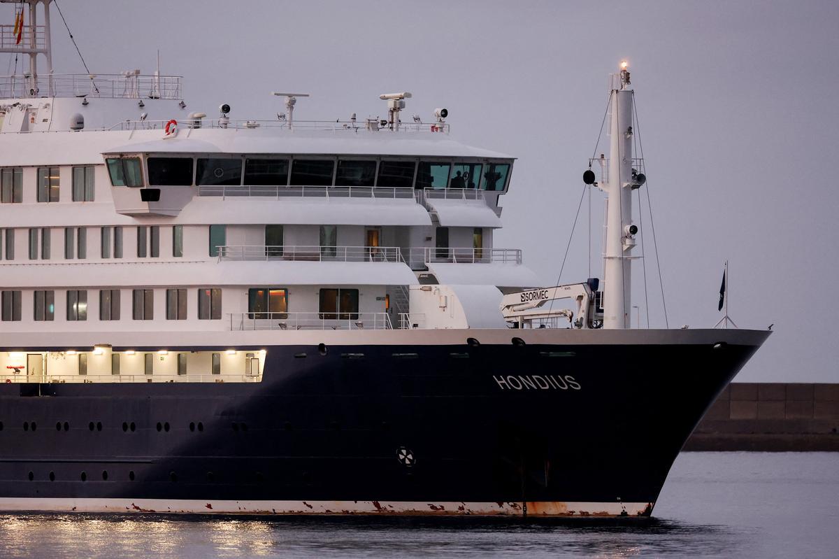 The cruise ship MV Hondius arrives at the port of Granadilla de Abona after being affected by a hantavirus outbreak, in Tenerife, Spain, May 10, 2026. REUTERS/Hannah McKay