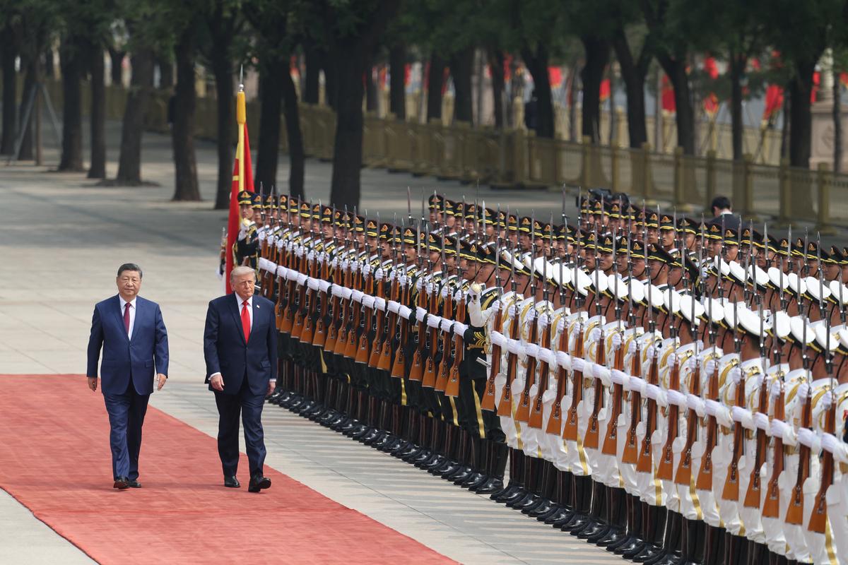 Chinese President Xi Jinping inspects an honour guard with U.S. President Donald Trump during a welcome ceremony at the Great Hall of the People, in Beijing, China, May 14, 2026. REUTERS/Maxim Shemetov/Pool