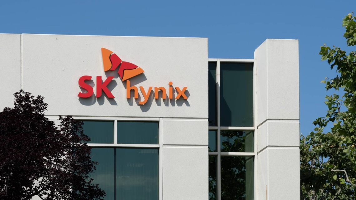 After beating Samsung, tech titan SK Hynix files for IPO