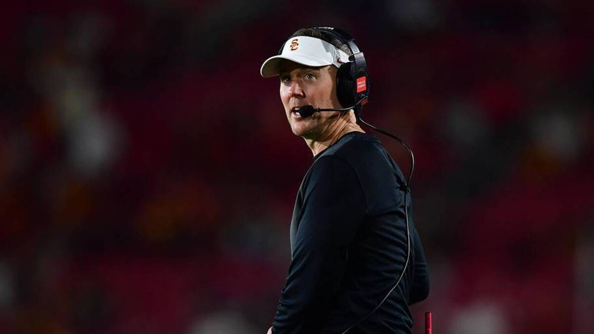  Sep 20, 2025; Los Angeles, California, USA; Southern California Trojans head coach Lincoln Riley watches game action against the Michigan State Spartans during the second half at the Los Angeles Memorial Coliseum. Mandatory Credit: Gary A. Vasquez-Imagn Images | Gary A. Vasquez-Imagn Images 