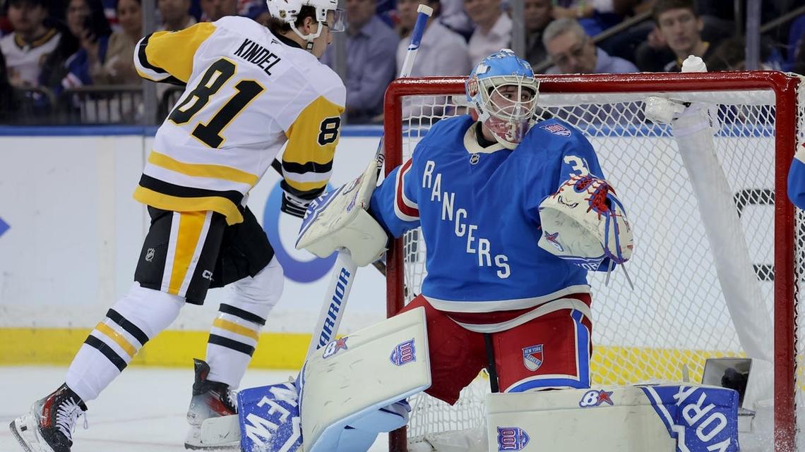 Penguins seek to continue scoring spree vs. slumping Rangers 