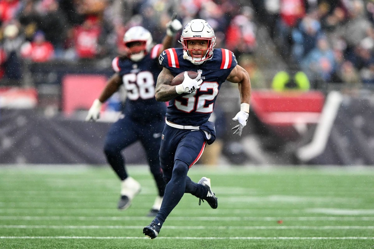  New England Patriots running back TreVeyon Henderson (32). Brian Fluharty-Imagn Images