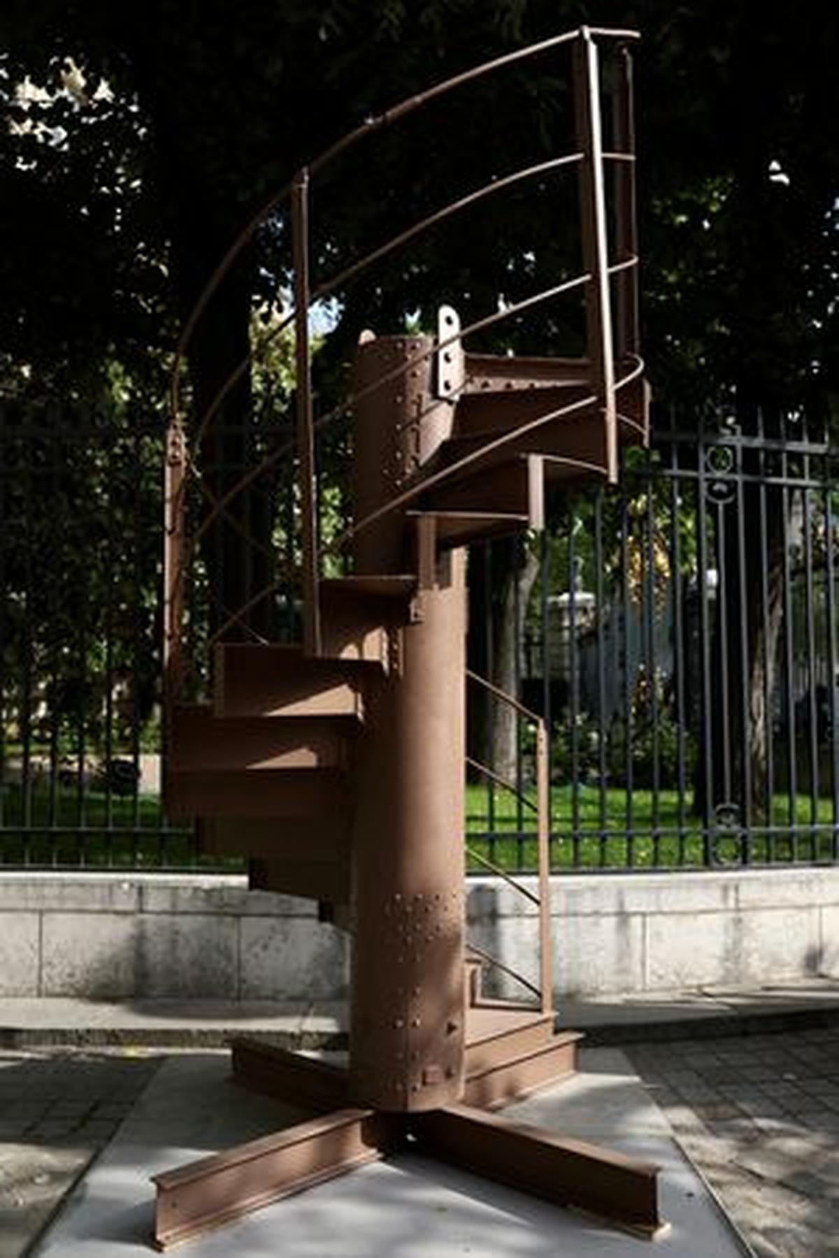 FILE PHOTO: A portion of the original staircase of the Eiffel Tower built by Gustave Eiffel in 1889 is displayed during a press preview ahead of its upcoming auction organized by Artcurial in Paris, France, May 13, 2026. REUTERS/Alice Sacco/File Photo