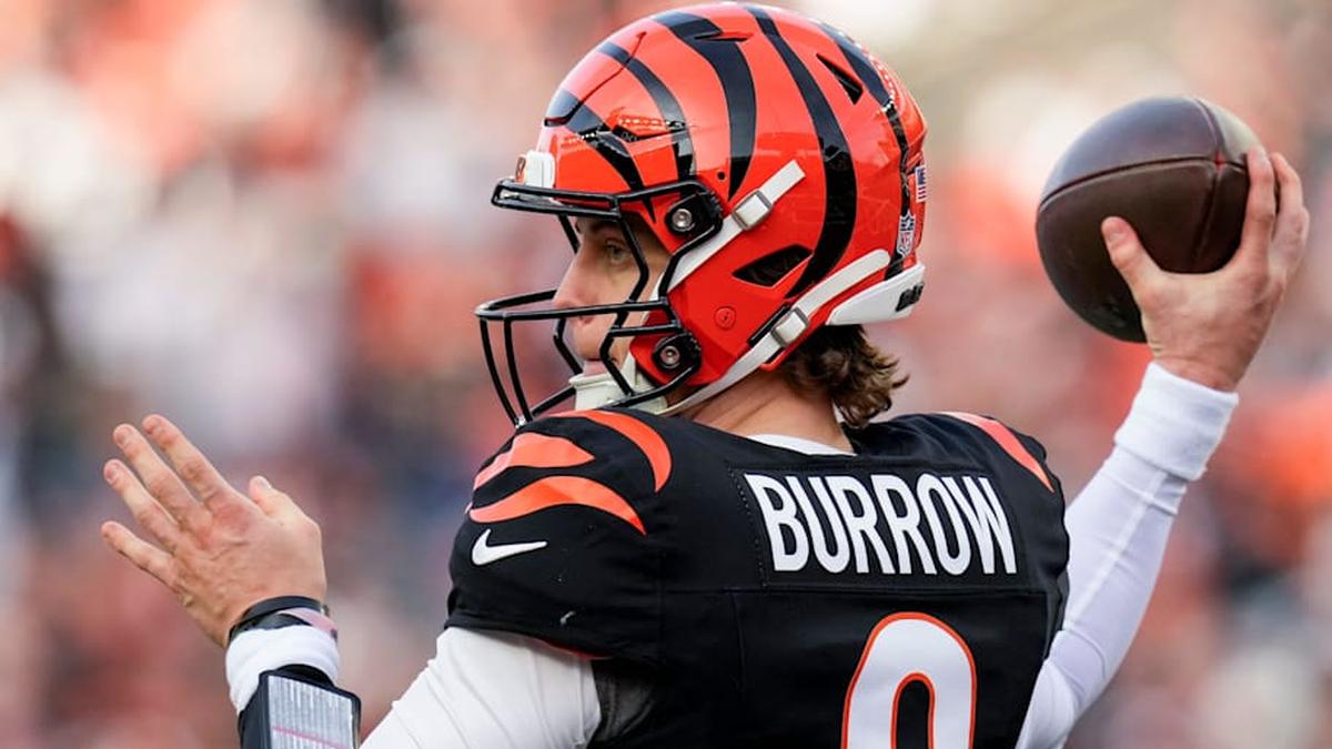  Cincinnati Bengals quarterback Joe Burrow (9) throws a pass in the fourth quarter the Cleveland Brownsat Paycor Stadium. | Sam Greene-USA TODAY Network via Imagn Images 
