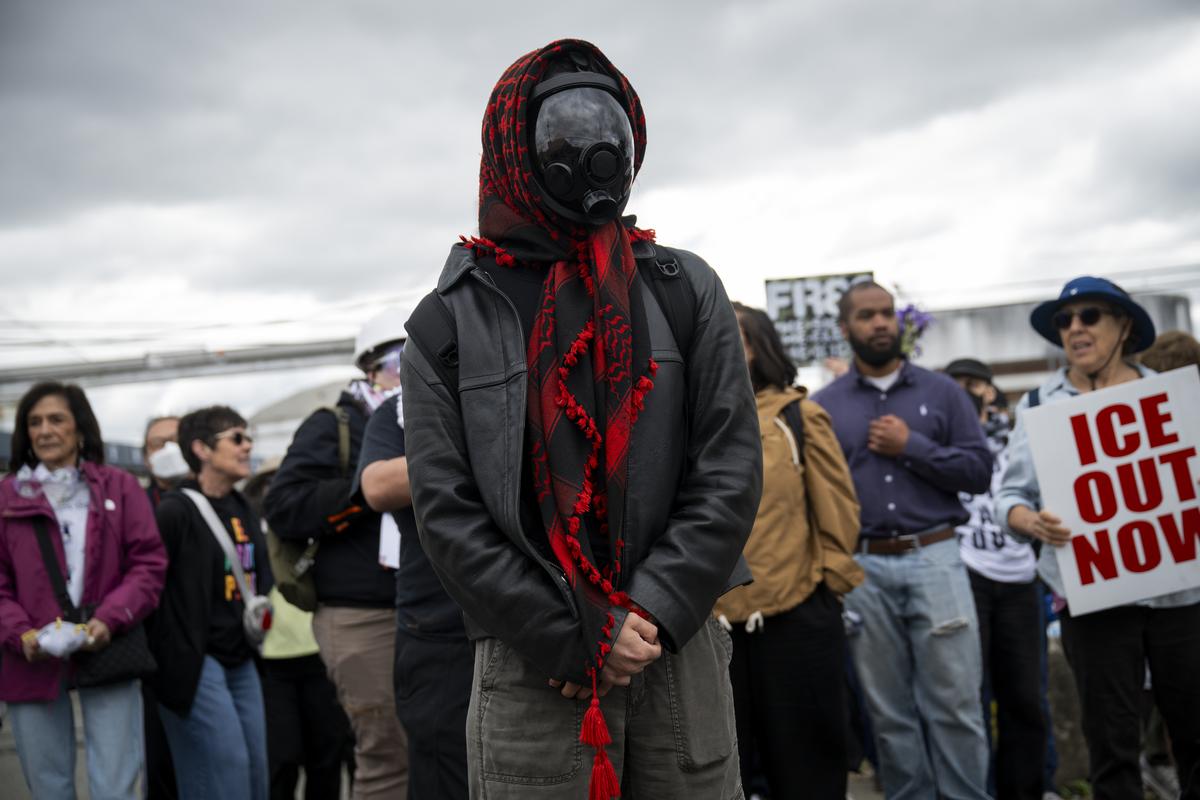 Anti-ICE demonstrators outside Delaney Hall, a federal detention facility in Newark, N.J. on Saturday, May 30, 2026. Clashes between protesters and armed federal agents here have flared off and on since the Memorial Day weekend; on Friday, federal officials left the area outside the detention center so that the state police could assume control. (Vincent Alban/The New York Times)