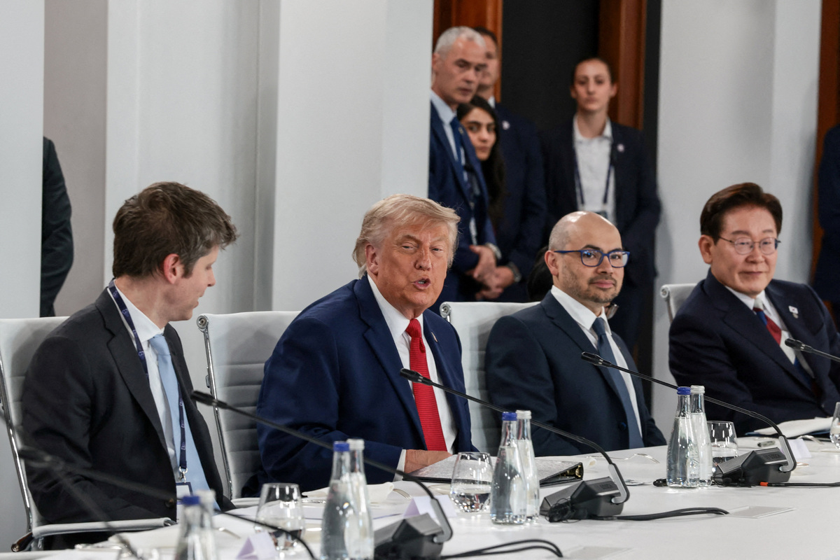 U.S. President Donald Trump, OpenAI CEO Sam Altman, Google DeepMind CEO Demis Hassabis and South Korea's President Lee Jae Myung attend a working lunch with G7 leaders, G7 outreach partners and global tech CEOs on innovation and AI during the G7 Summit in Evian-les-Bains, France, June 17, 2026.REUTERS/Evelyn Hockstein