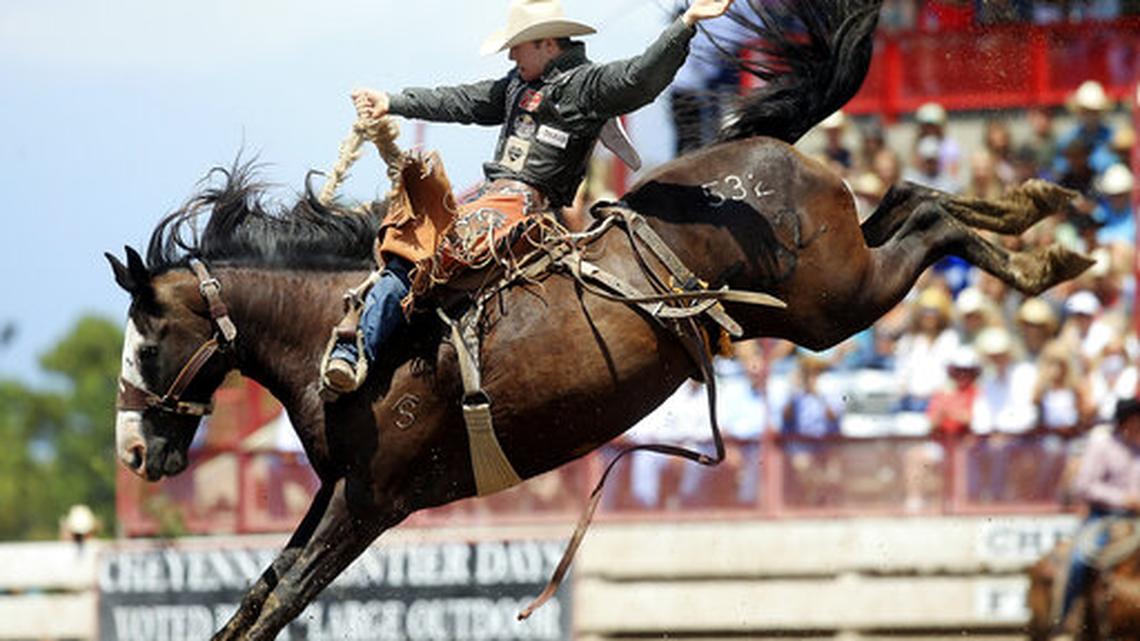 Tri-City grad’s strong start at national rodeo finals + Yankees sign ex-Kennewick pitcher