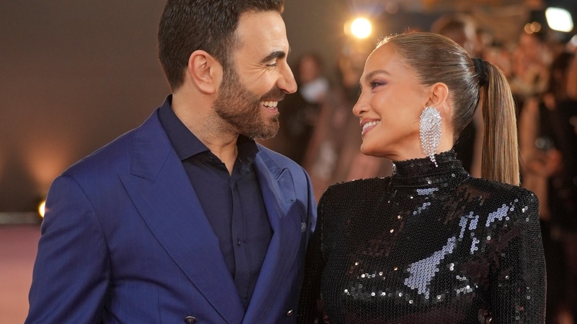 Inside Jennifer Lopez's 'Fling' With 'Office Romance' Costar Brett Goldstein 
