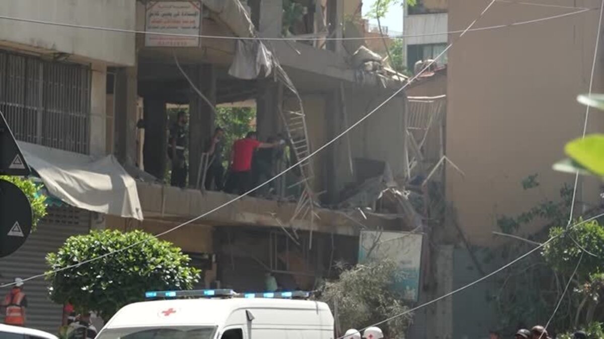8786EC-IRAN-CRISIS_LEBANON_DAHIYEH_AFTERMATH_CAPTIONED__O_