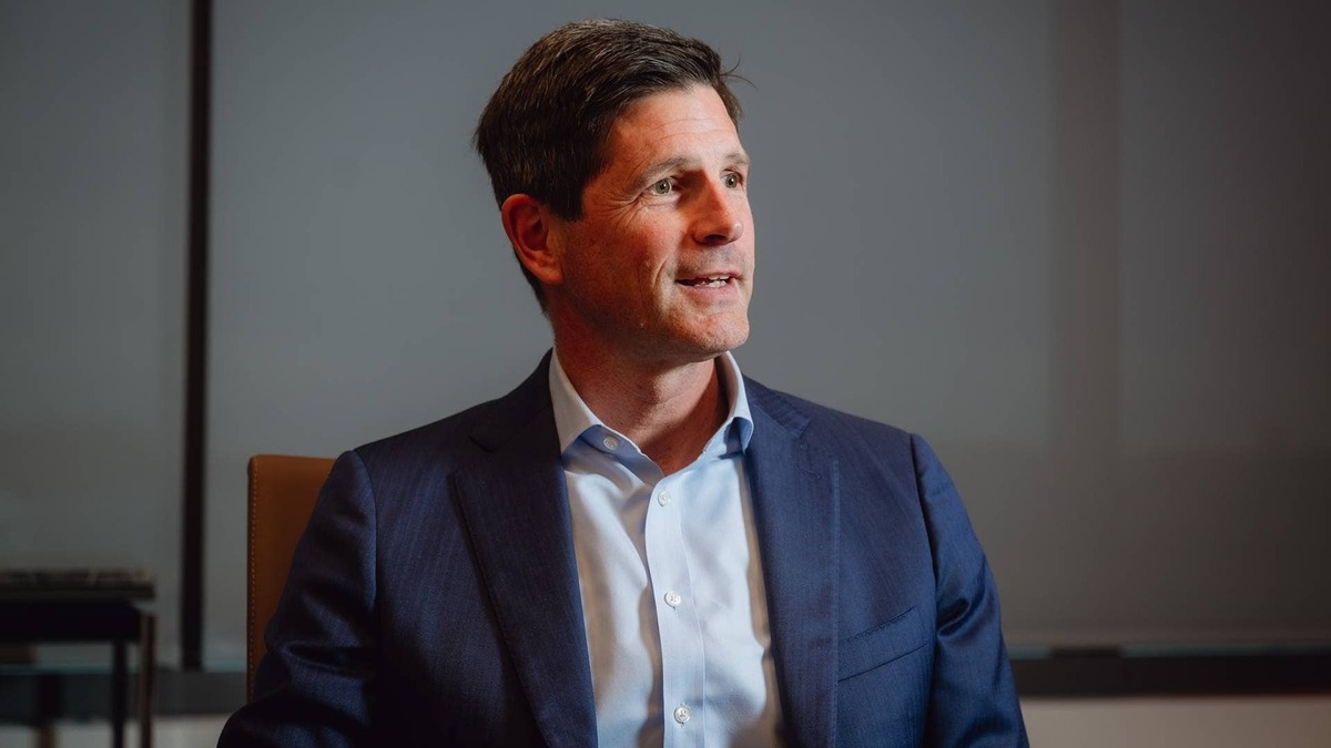  Wurster distinguishes investing from gambling, cautiously embracing prediction markets while warning younger investors against chasing quick profits. 