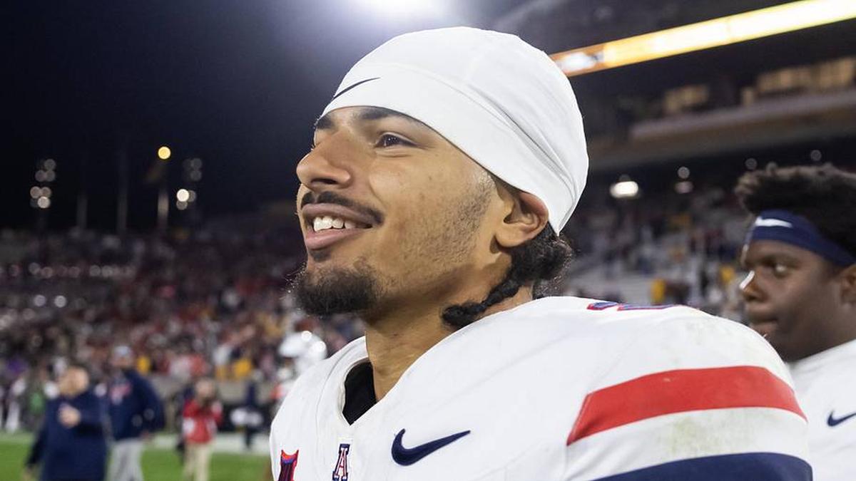  Nov 28, 2025; Tempe, Arizona, USA; Arizona Wildcats defensive back Treydan Stukes (2) celebrates after defeating the Arizona State Sun Devils during the 99th Territorial Cup at Mountain America Stadium. Mandatory Credit: Mark J. Rebilas-Imagn Images | Mark J. Rebilas-Imagn Images 