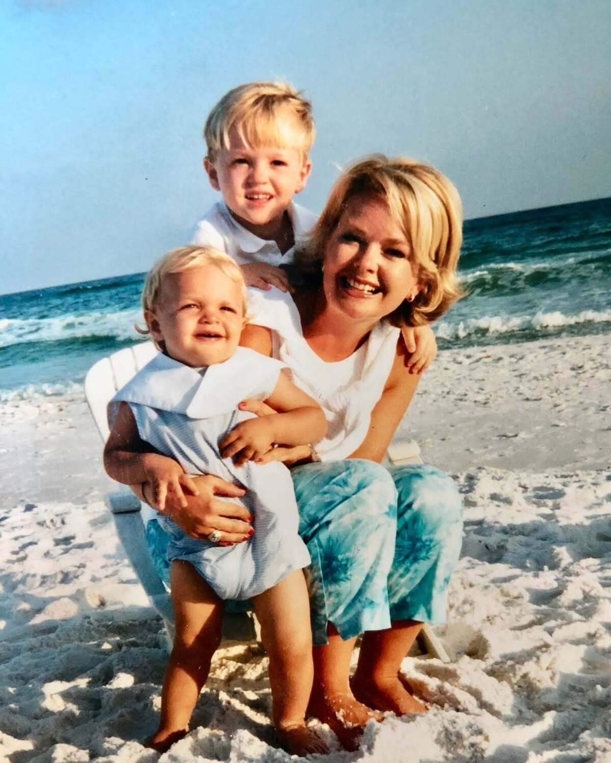 Jennifer with Cooper and Connor in 2001Jennifer Vickery Smith